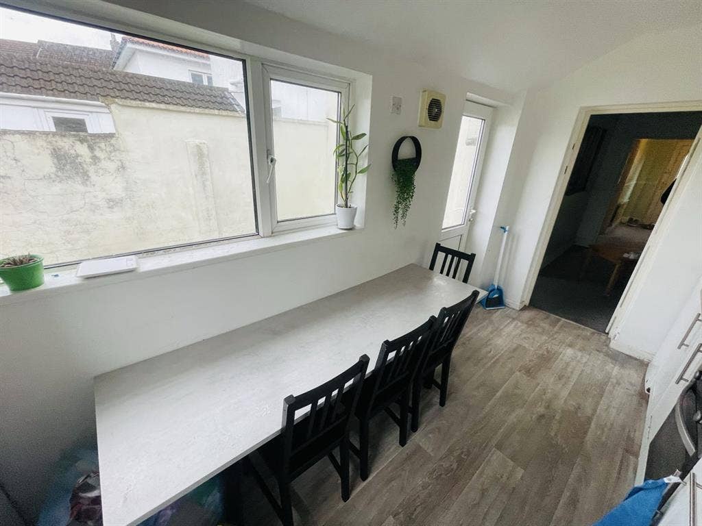 Modern Cosy Rooms in Fishponds