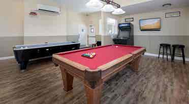 1 Private Bedroom, 1 private bath