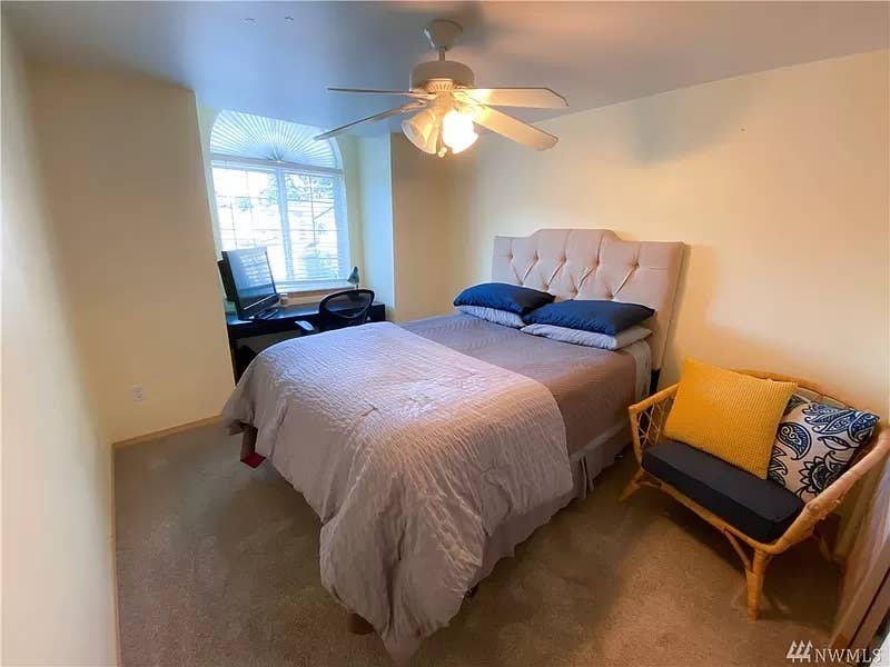 Room for rent in a quiet community