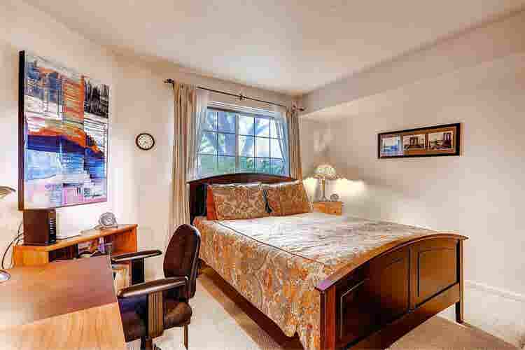 Looking for a Roomate