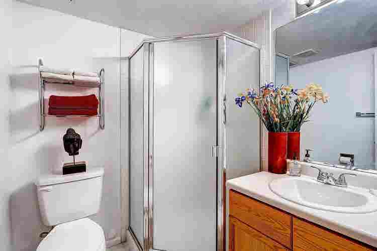 Looking for a Roomate