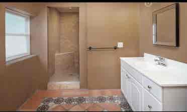 Uptown one bedroom apartment