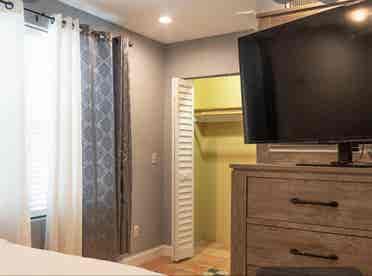 Uptown one bedroom apartment