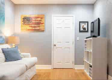 Uptown one bedroom apartment
