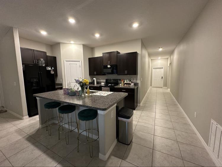 2 rooms for rent in zephyrhills