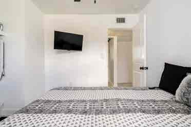 Peaceful Furnished Room