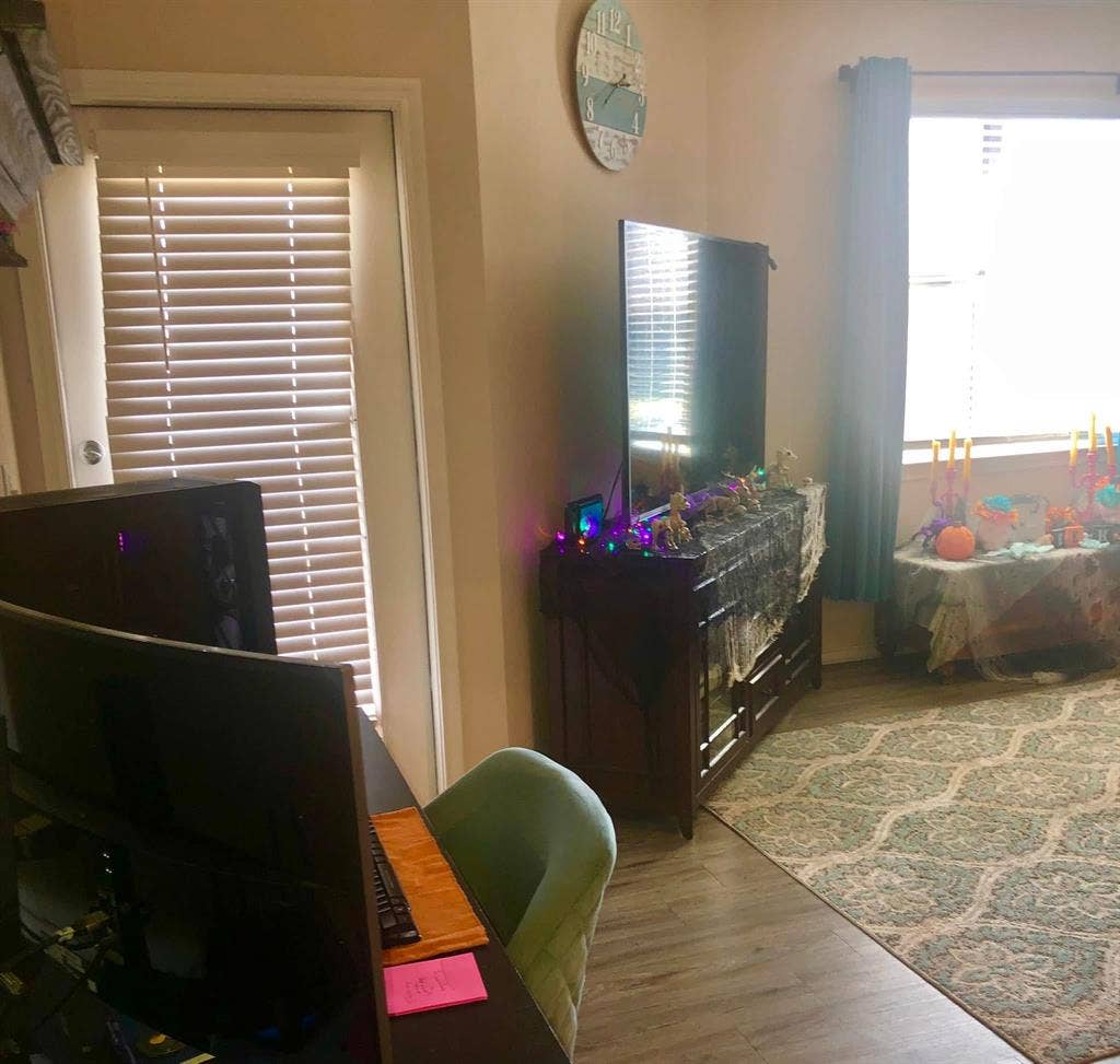 Huge Master bedroom/private bath