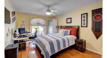 Big room to rent End of April