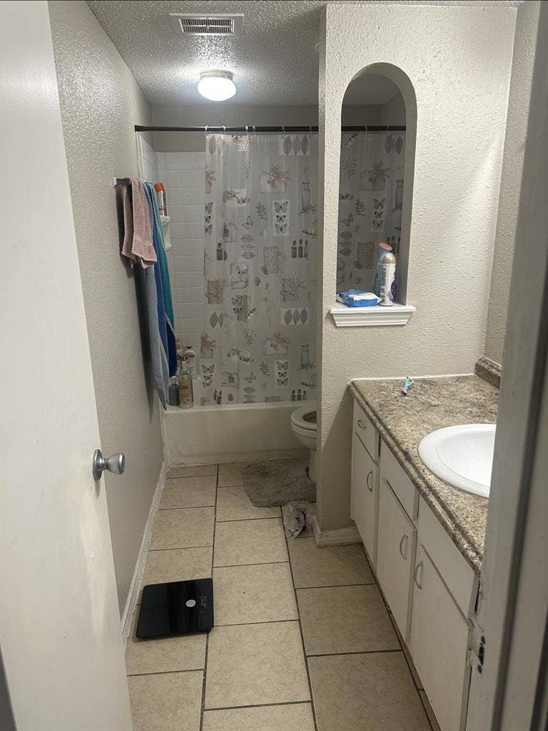 Looking for female roommate