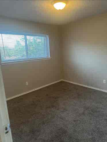 Looking for female roommate