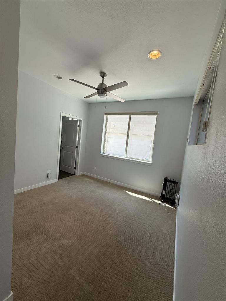 1 room + private attached bath