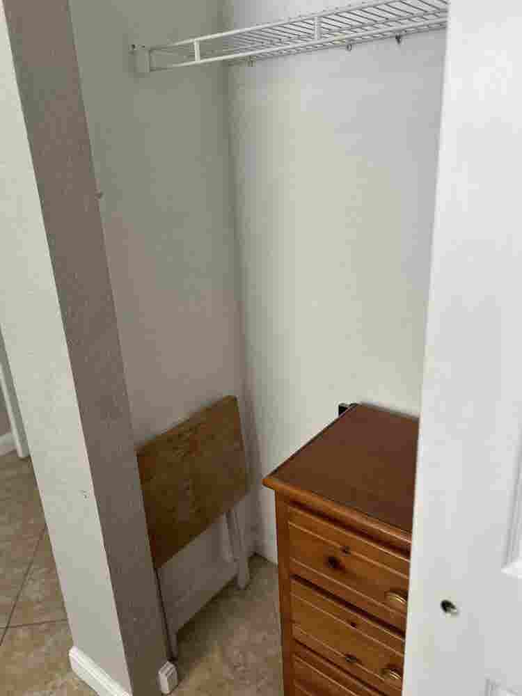 LOOKING FOR ROOMMATE