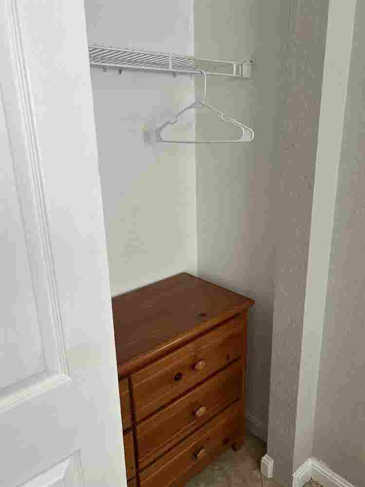 LOOKING FOR ROOMMATE