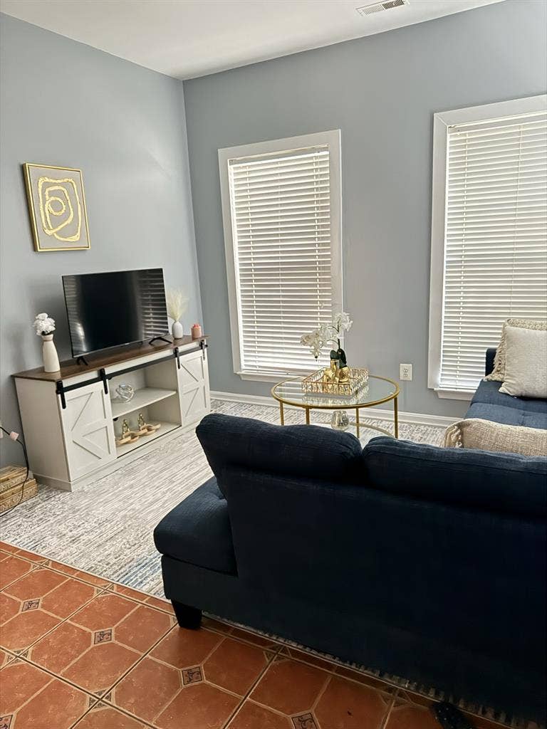 Fully Furnished Rooms for Rent!