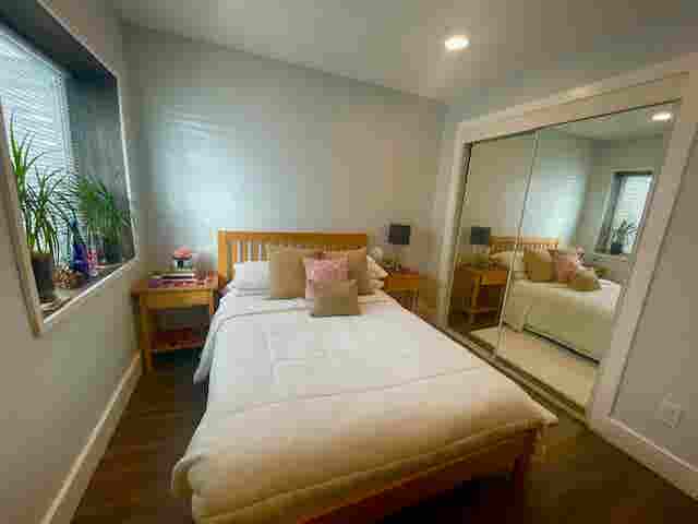 Furnished room (available NOW!)