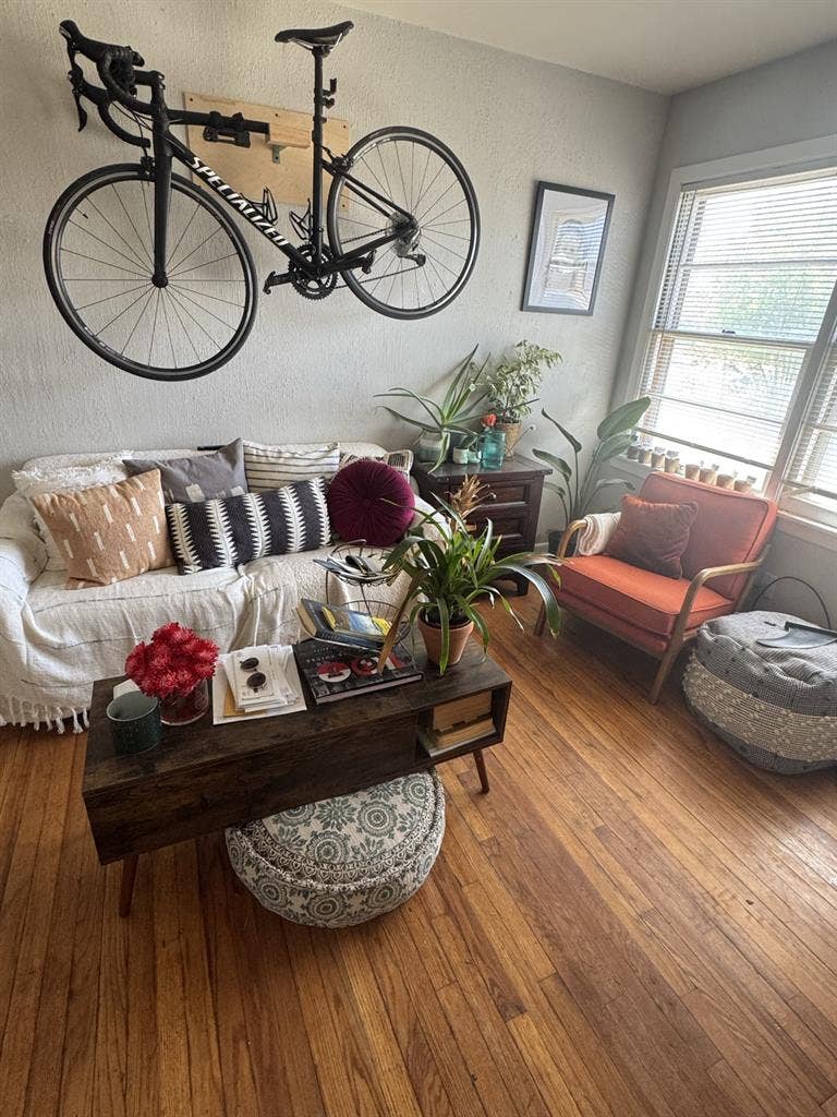 Cute home with fully furnished room