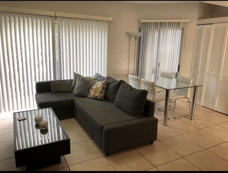 Lookingfor roommate in brickell Oct