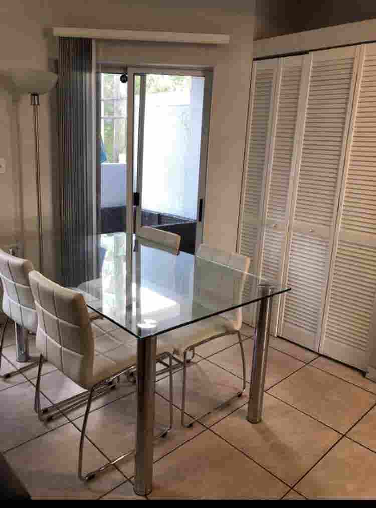 Lookingfor roommate in brickell Oct