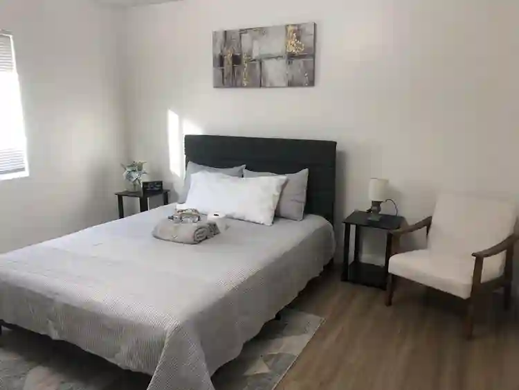 Cozy, clean room for remt