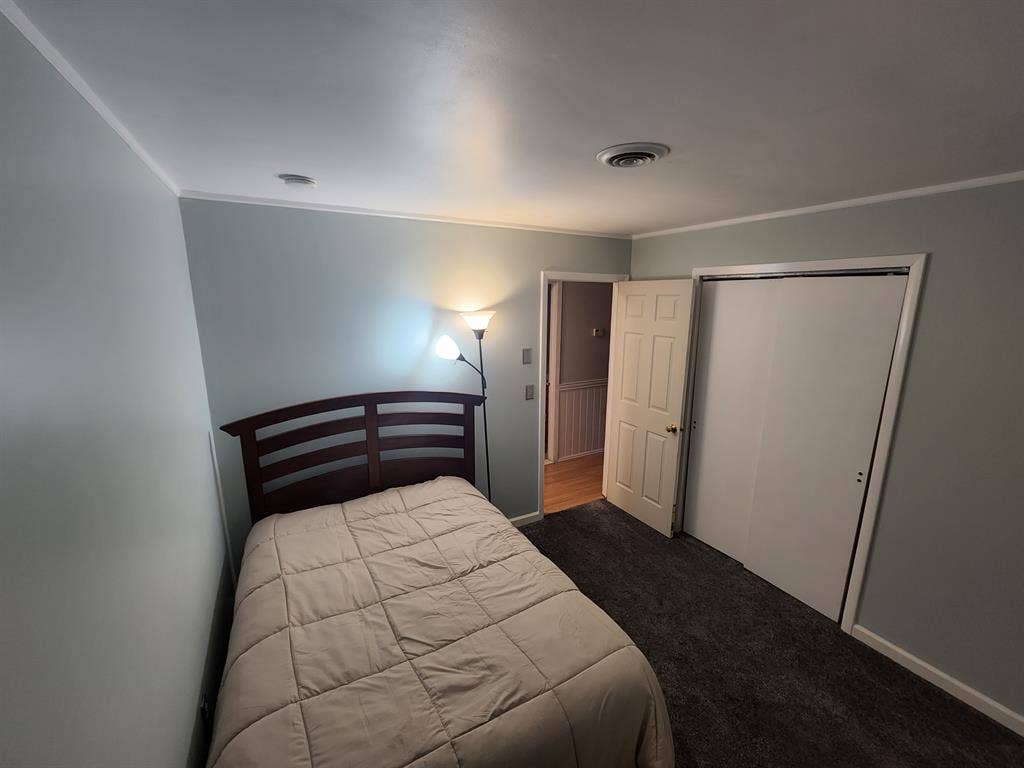 Clean, quiet, 5 minutes from ocean.