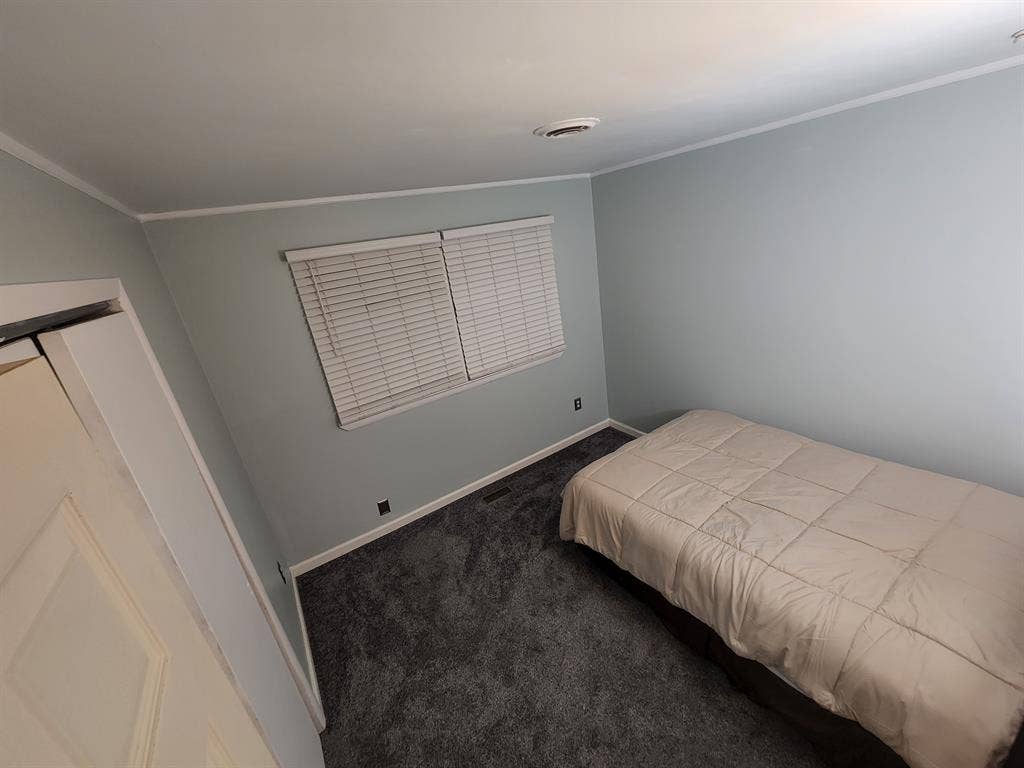 Clean, quiet, 5 minutes from ocean.
