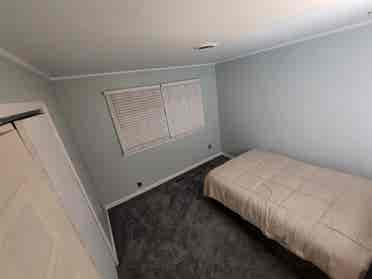 Clean, quiet, 5 minutes from ocean.