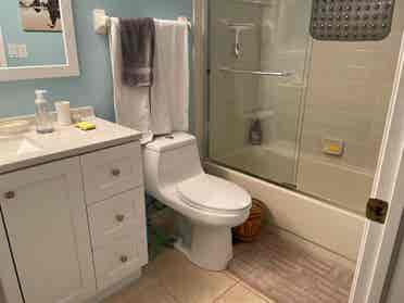 Quiet Room close to downtown Naples