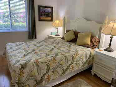 Quiet Room close to downtown Naples