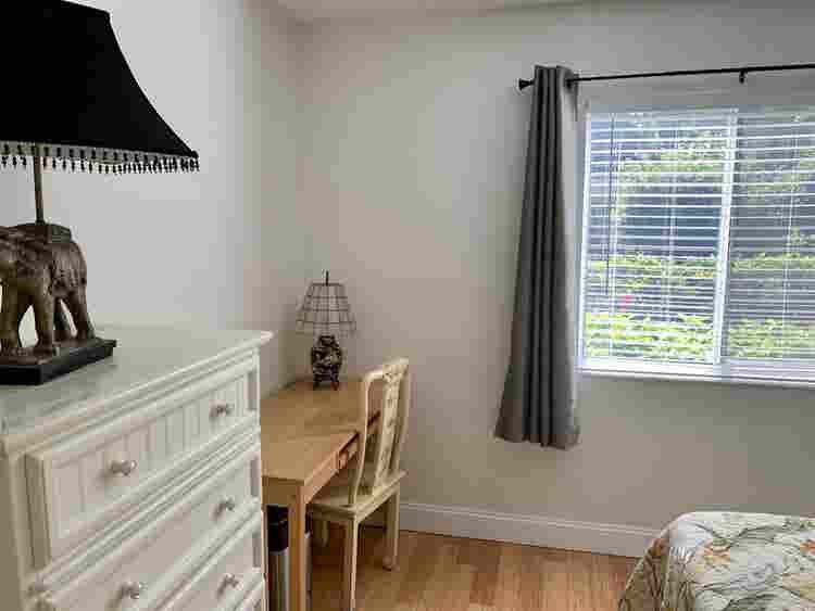 Quiet furnished bright room