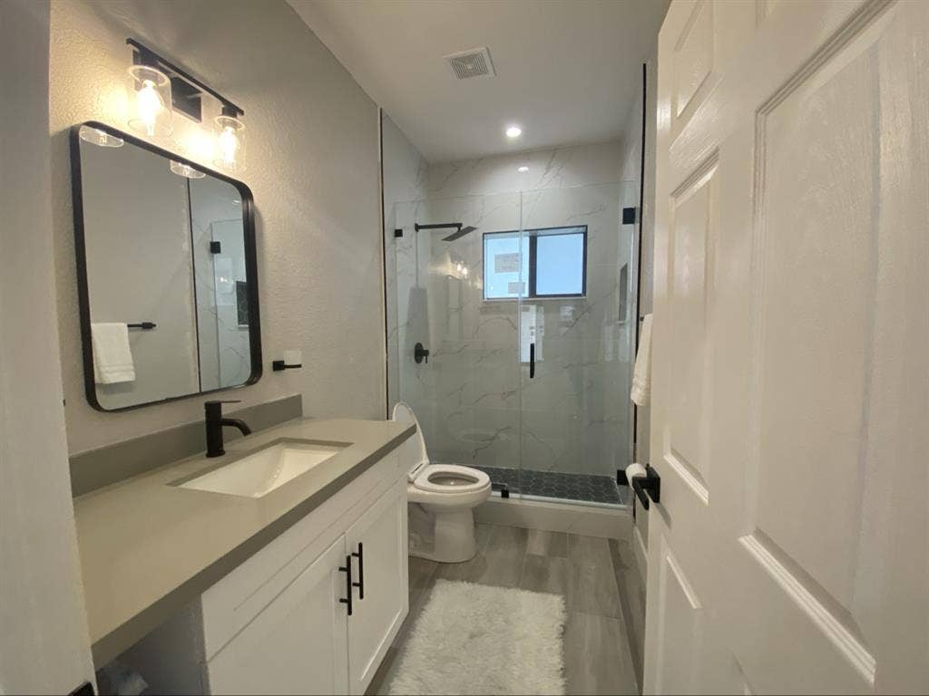 Available room for rent