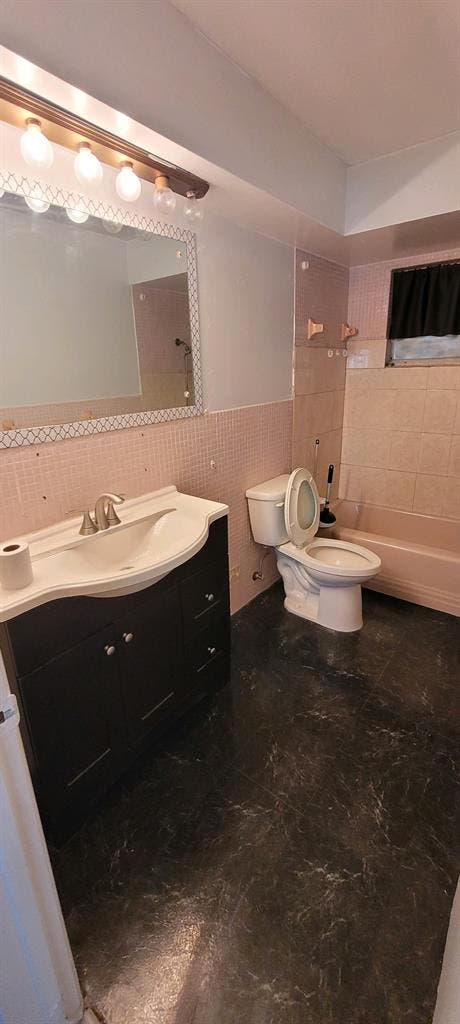 Large Room by Downtown Clearwater