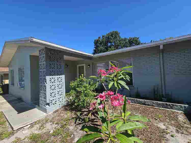 Large Room by Downtown Clearwater