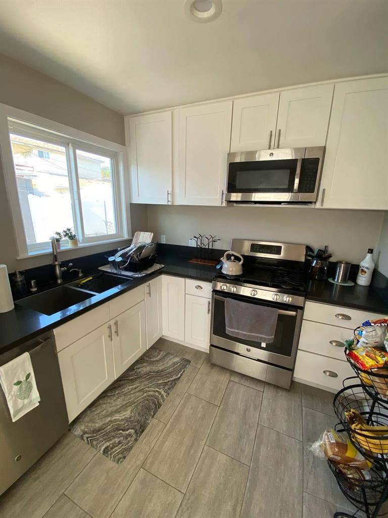 Private room w/ shared bath in LB