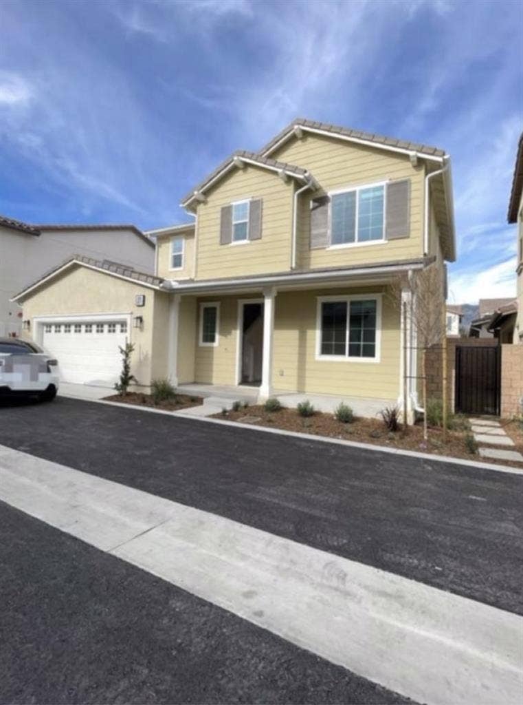 Townhome in Fontana need roommate