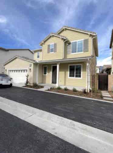 Townhome in Fontana need roommate