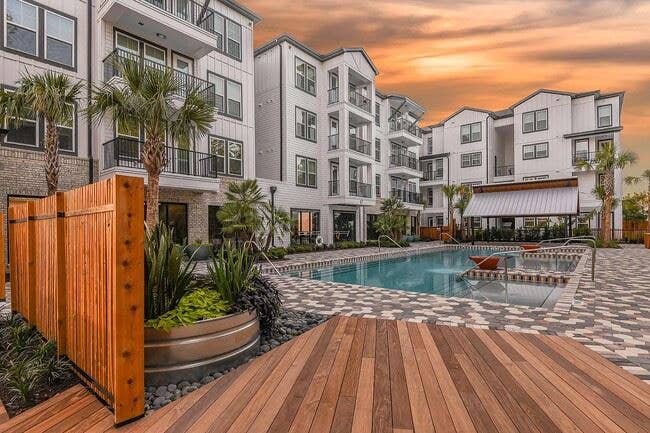 BELOW ASKING RENT PRICE!!!