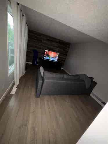 Student friendly house close to MRU