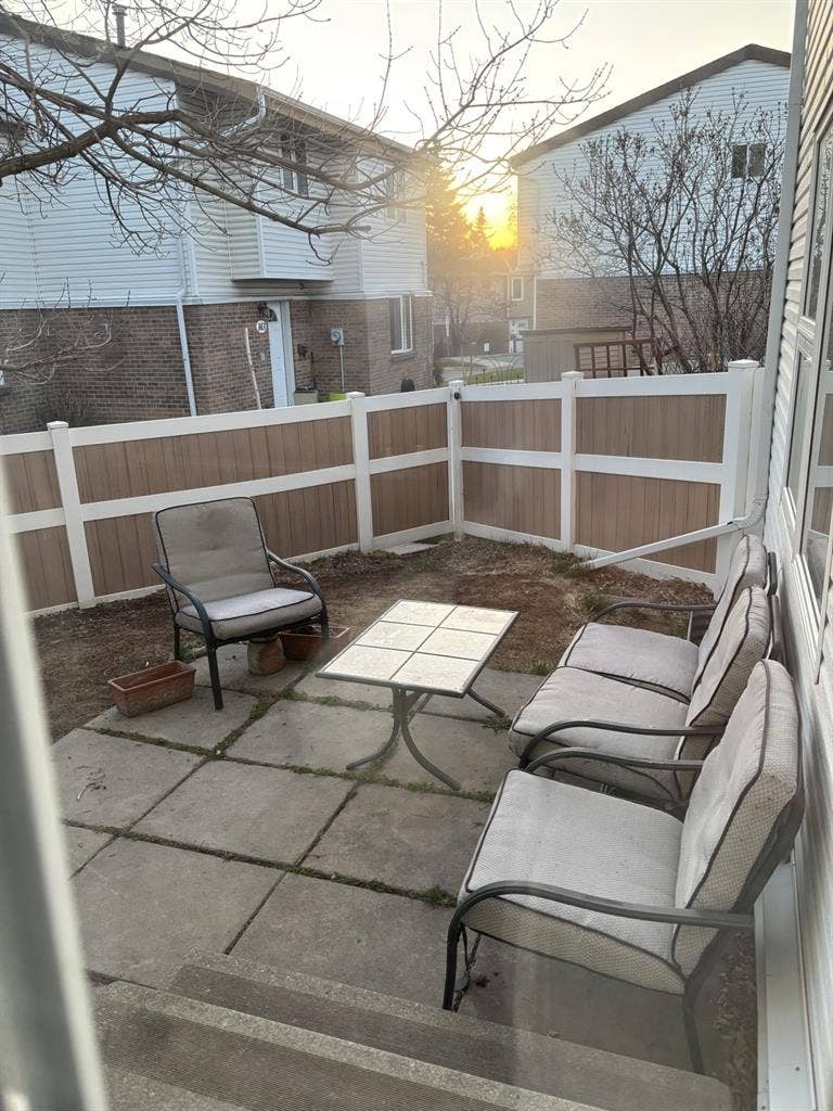 Student friendly house close to MRU