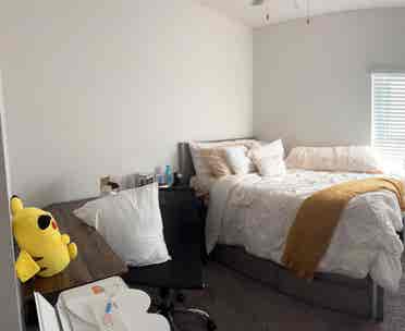 Onshore private bed and bathroomm