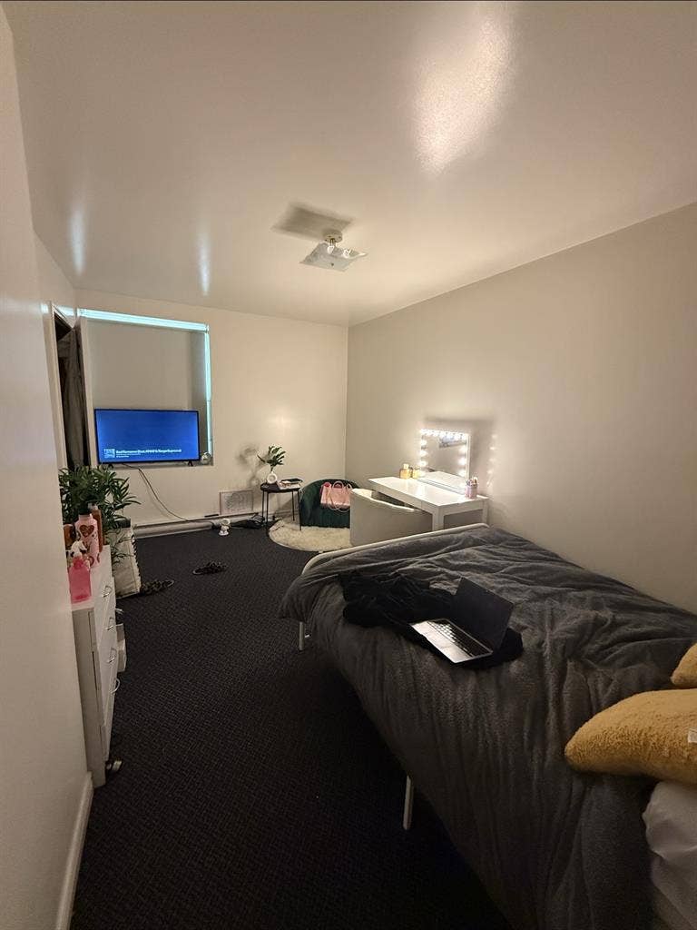 Roommate wanted- July 1st