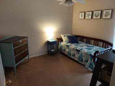 2 FURNISHED Rooms Available