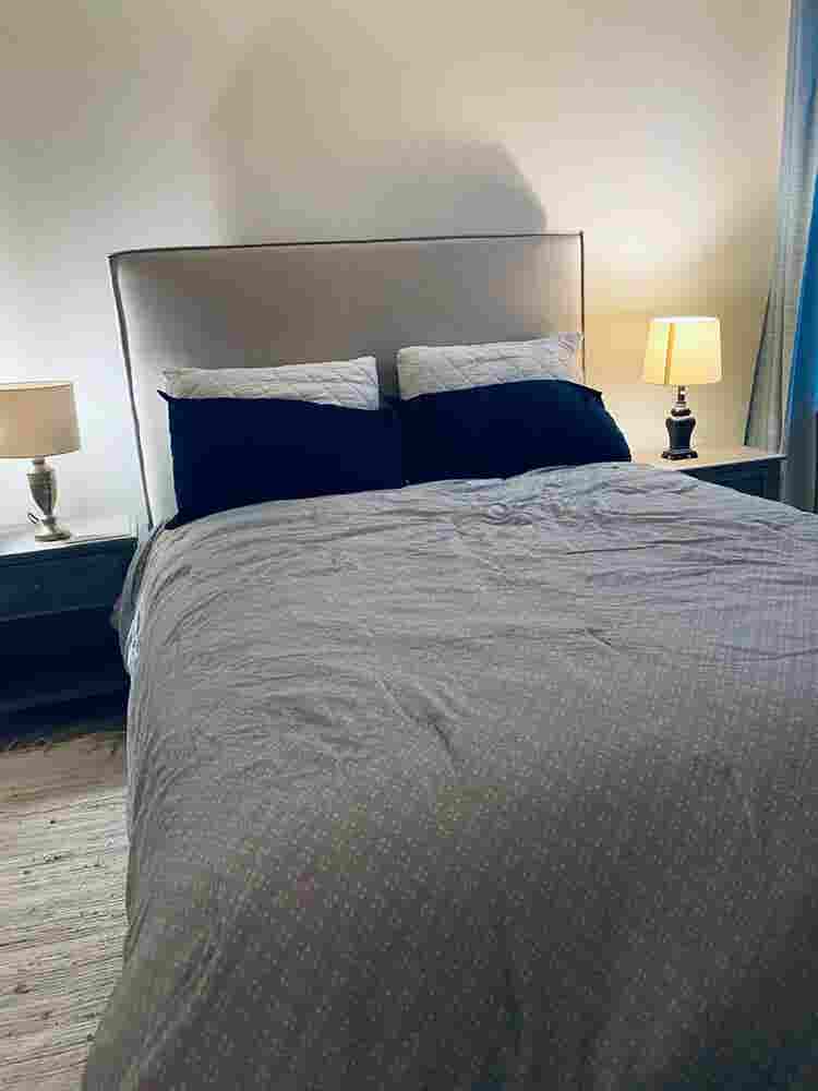 Furnished room