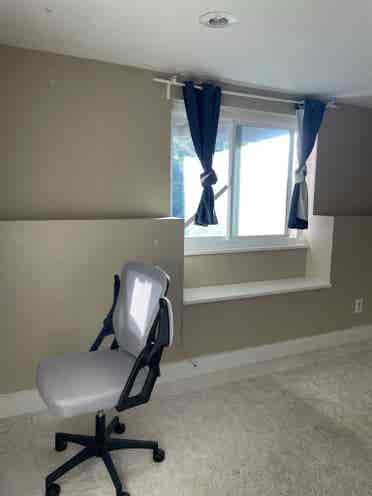Room for rent immediately.