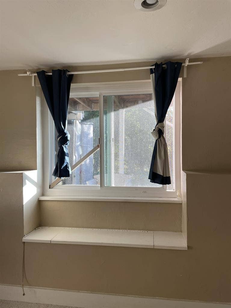 Room for rent immediately.