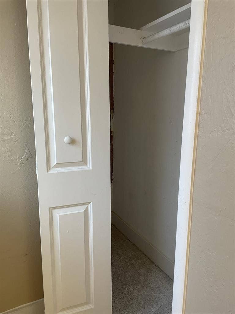 Room for rent immediately.