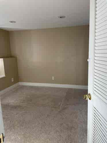 Room for rent immediately.