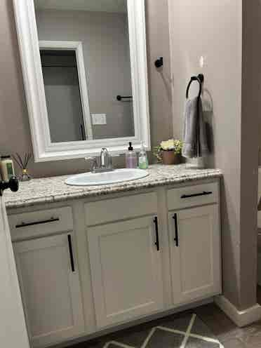 Room for rent w/bathroom, 1 pet ok