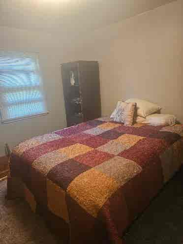 Iso Roomate