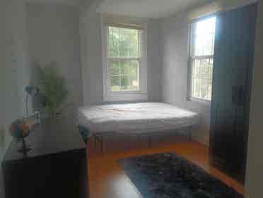 MAID SERVICE & UTILITIES INCLUDED