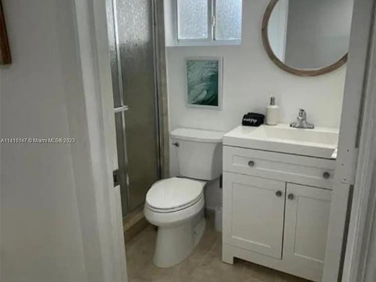 SHARE SPACE IN  APARTMENT